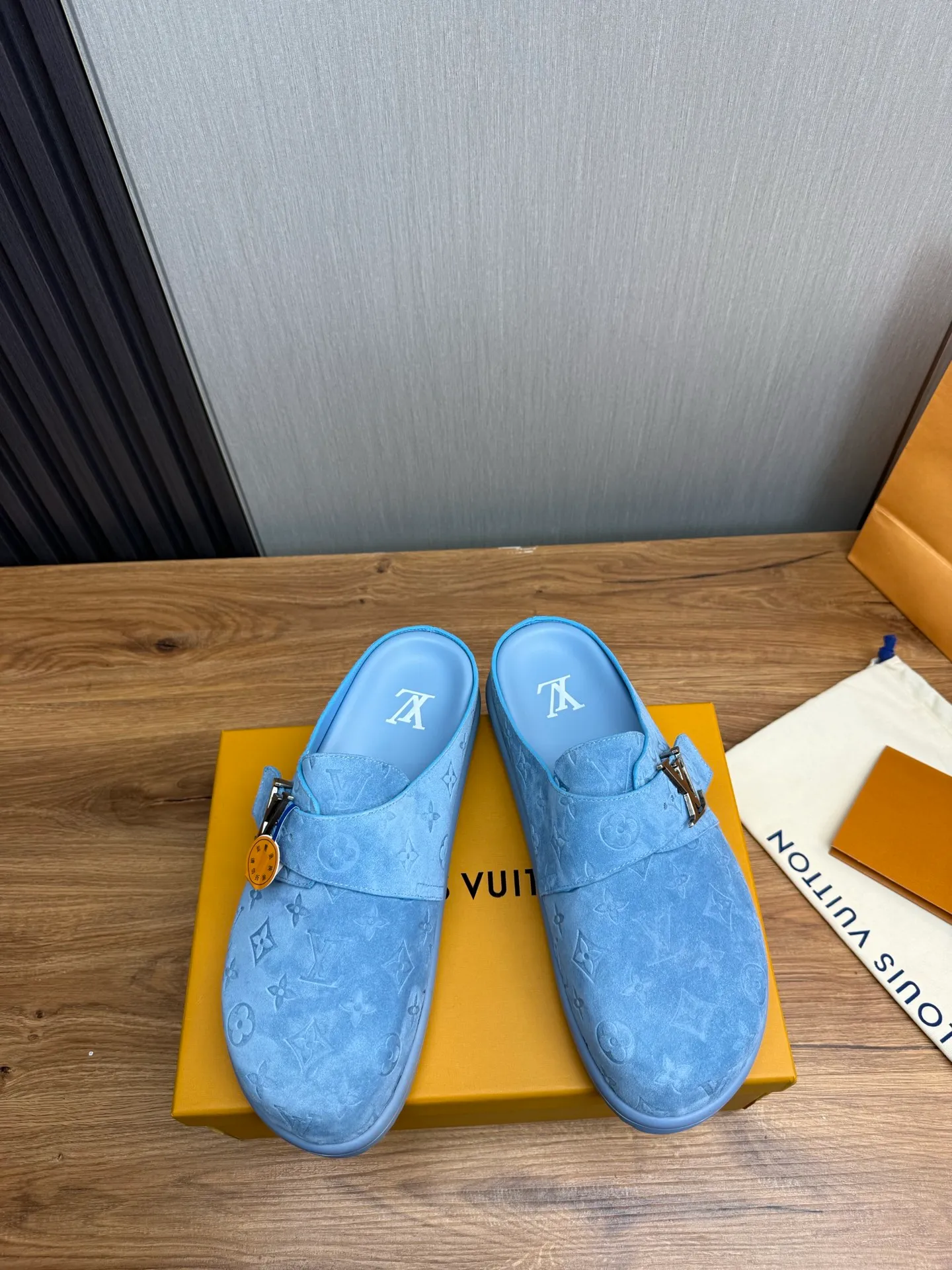 Men's shoes 💰520💰 Lv. hot selling men's slippers 🔥 🩴Official website one to one production 38-45 sizes 45 46 🉑️Customized!
